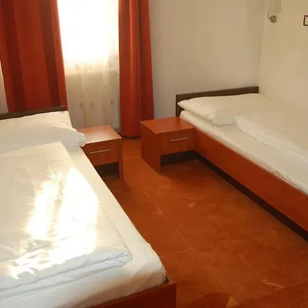 Garni Praha 3*
